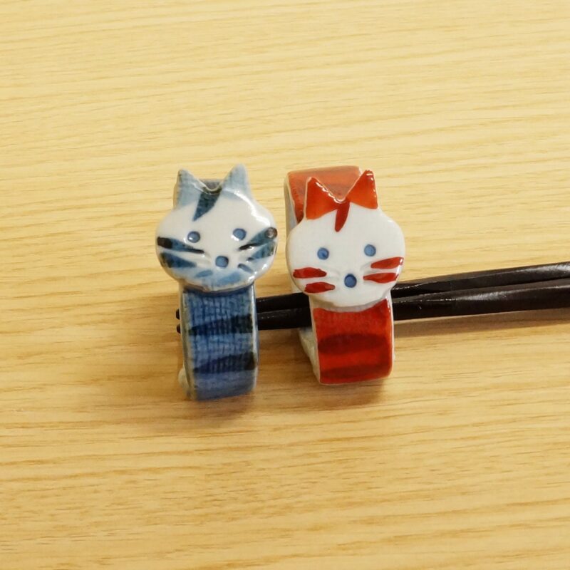 Handmade Japanese Cat Chopstick Rest Set – Hasami Ware Pottery, Cute Ring-Shaped Design